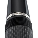 Nahaufnahme des CS-925-Silberkappenrings des Conway Stewart Winston Chased Classic Black Silver Füllfederhalters