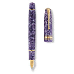 Series 100 Flecked Amethyst पेन मिरर किए गए एंगल से, बैंगनी और सफेद मार्बल्ड रेज़िन
