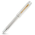 Dylan Thomas Stift mit geschlossener Kappe, guillochierter Silberschaft mit goldenem Clip und Goldakzenten