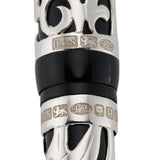 Nahaufnahme der Punzen auf dem silbernen Filigranüberzug, Stempel H.C.S. und 925 Sterling