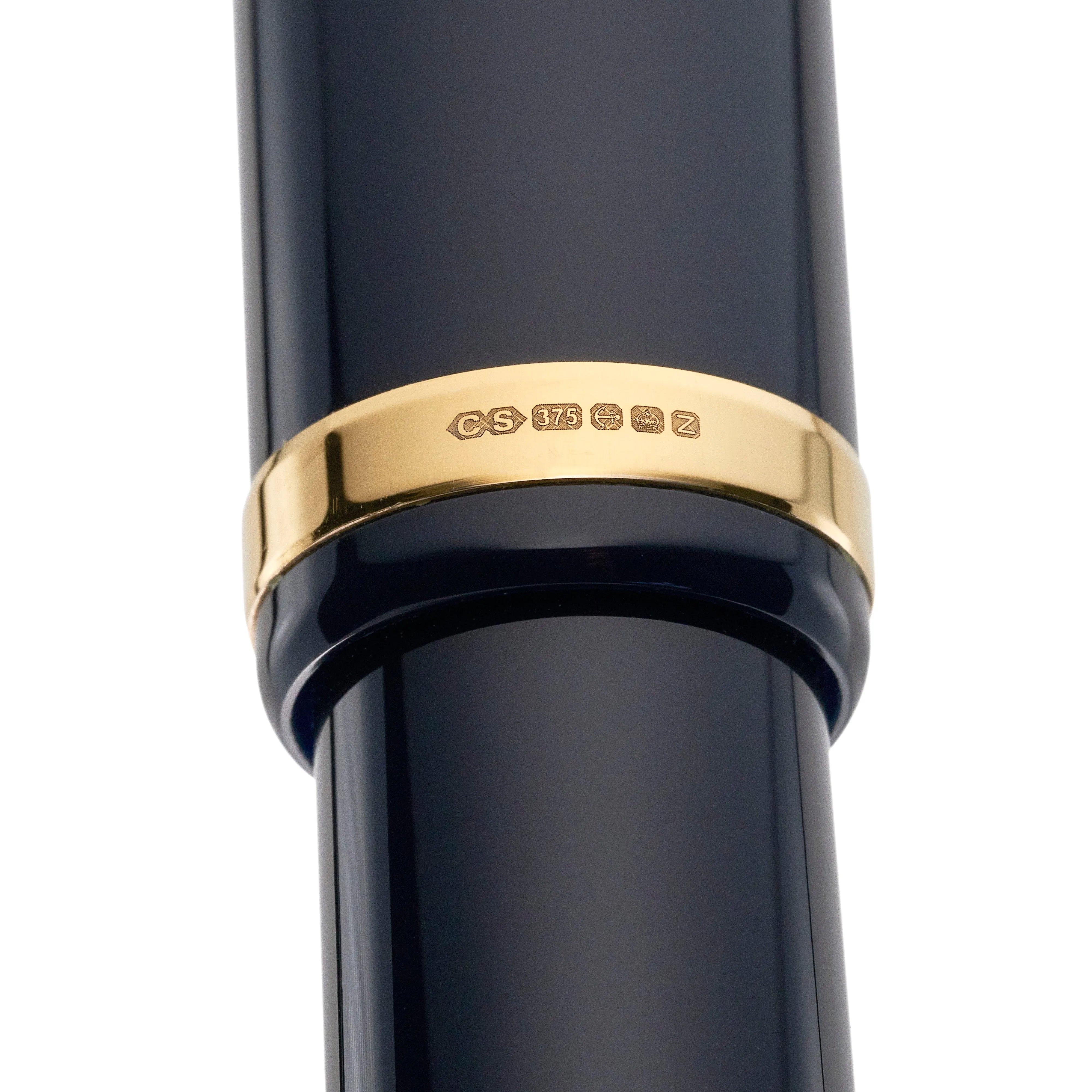 Close-up of the gold cap band hallmarked CS 375 on The Pol Roger 175th Anniversary fountain pen