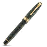 Series 100 Classic Green Tintenroller mit geschlossener Kappe, schräge Ansicht mit sichtbarem goldenem Clip