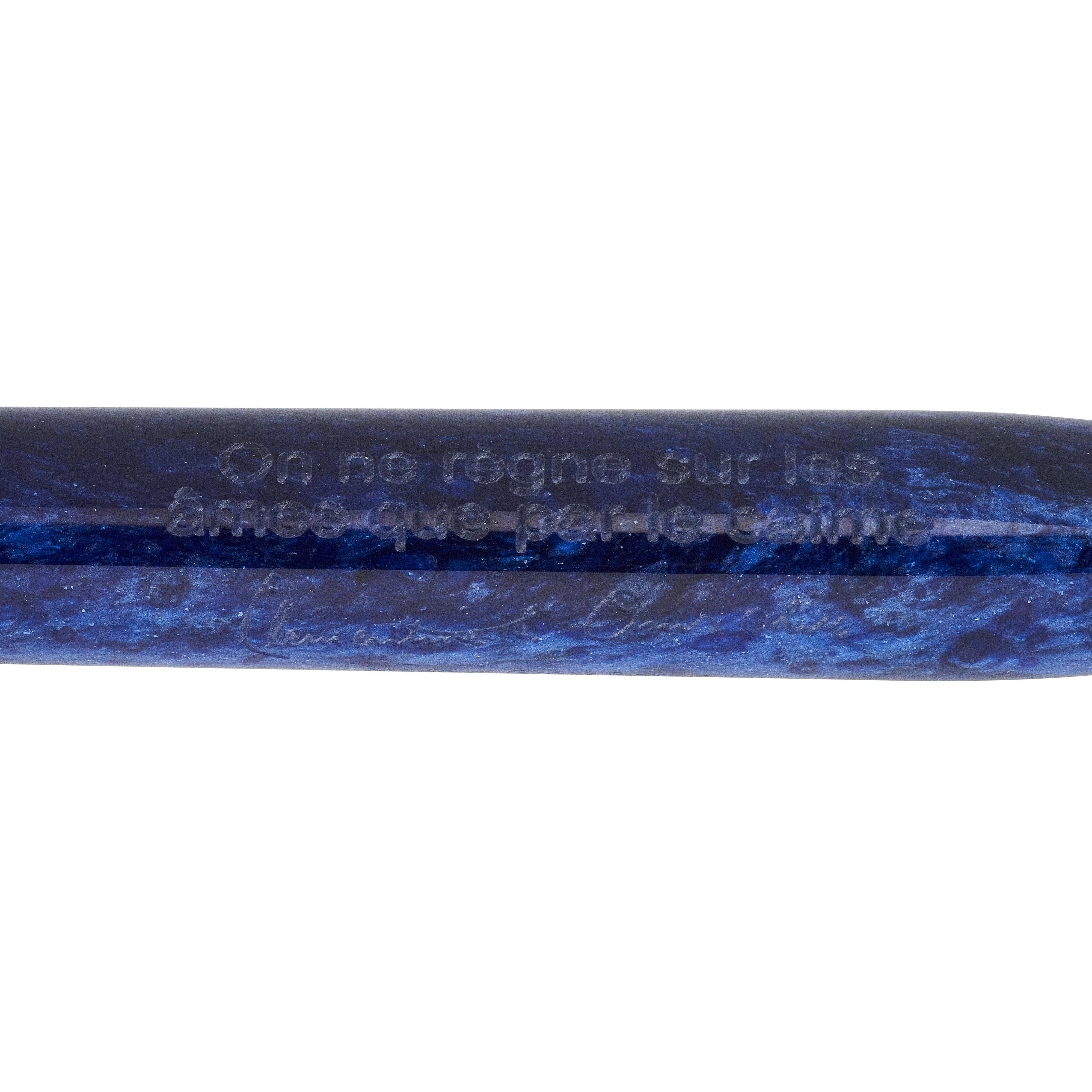 Schaft mit französischer Inschrift graviert, am Lady Churchill Blue Stardust Stift