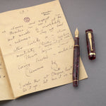 Stylo-plume Lady Churchill Burgundy Pearl avec la troisième page du fac-similé de lettre et sa signature cursive