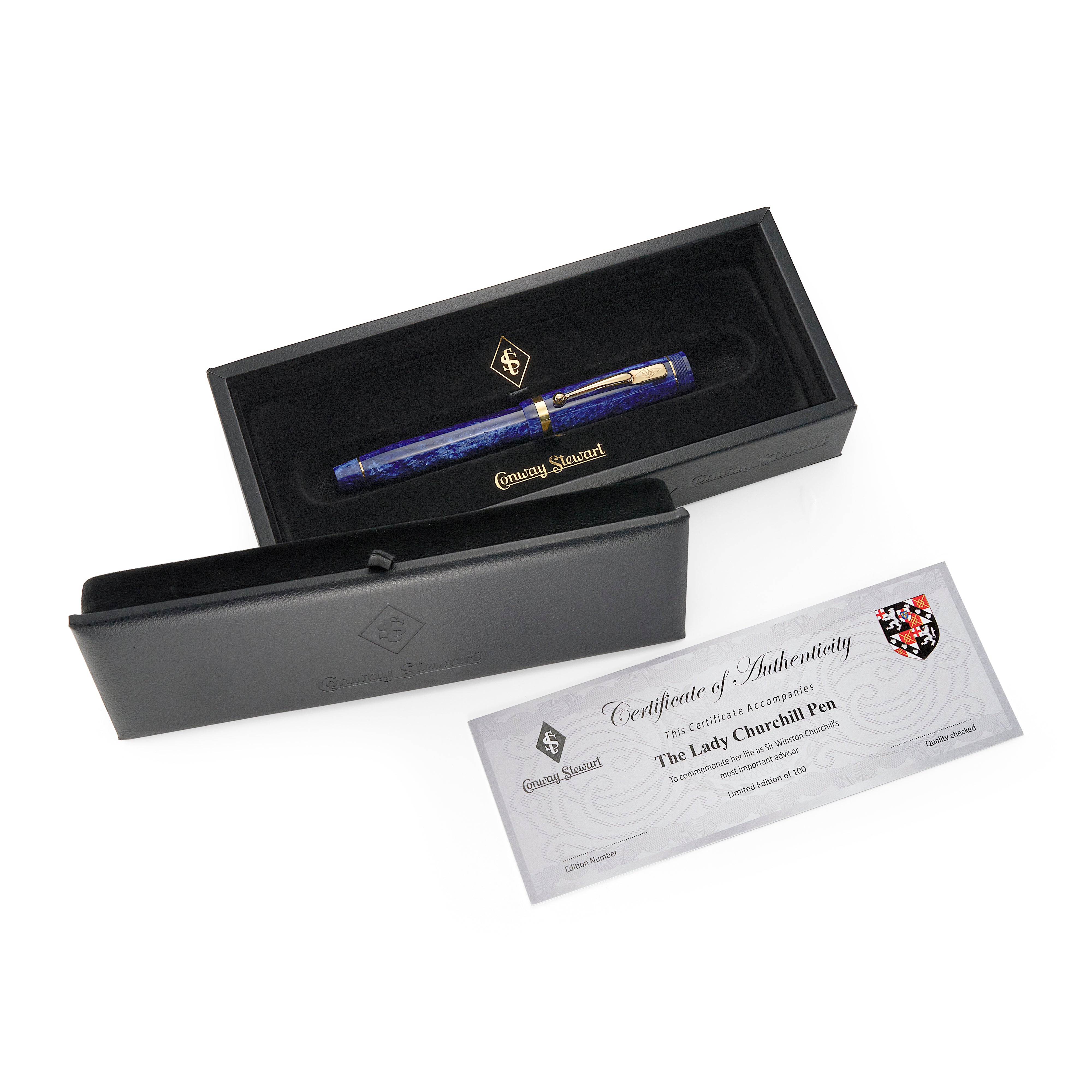 Lady Churchill Blue Stardust Stift in seiner schwarzen Geschenkbox neben einem nummerierten Zertifikat