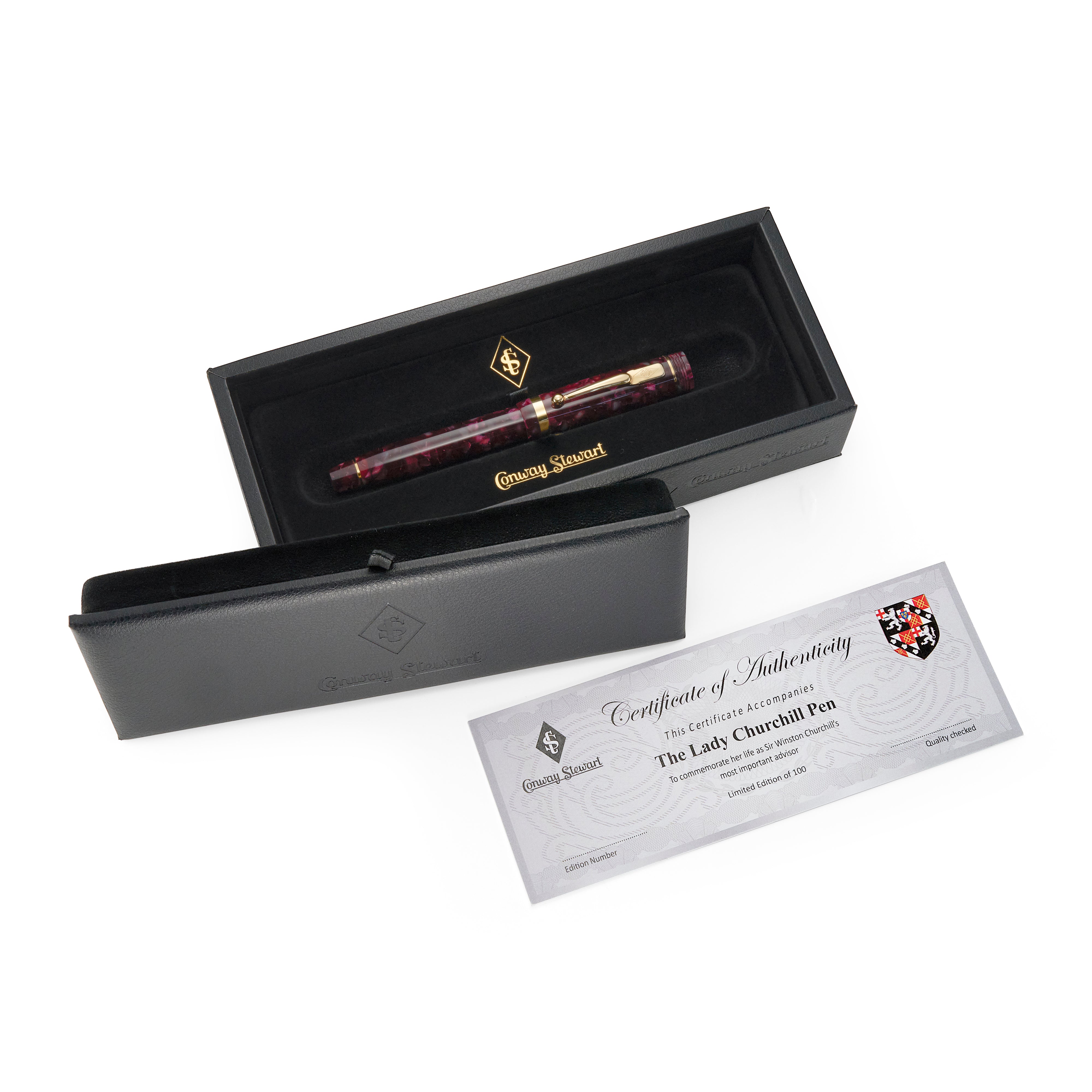 Stylo-plume Lady Churchill Burgundy Pearl dans son étui, à côté du certificat d'authenticité