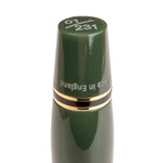 Makroaufnahme der mit 01/231 gravierten Kappenkuppe, als Kennzeichnung dieser limitierten Auflage, made in England