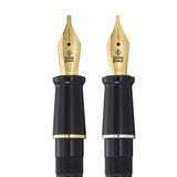 Deux plumes de calligraphie taille 5 Conway Stewart, plumes dorées en largeurs italiques 1.4 et 1.1