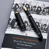 Stylo Black Churchill Heritage posé sur un livre de discours de guerre de Winston Churchill