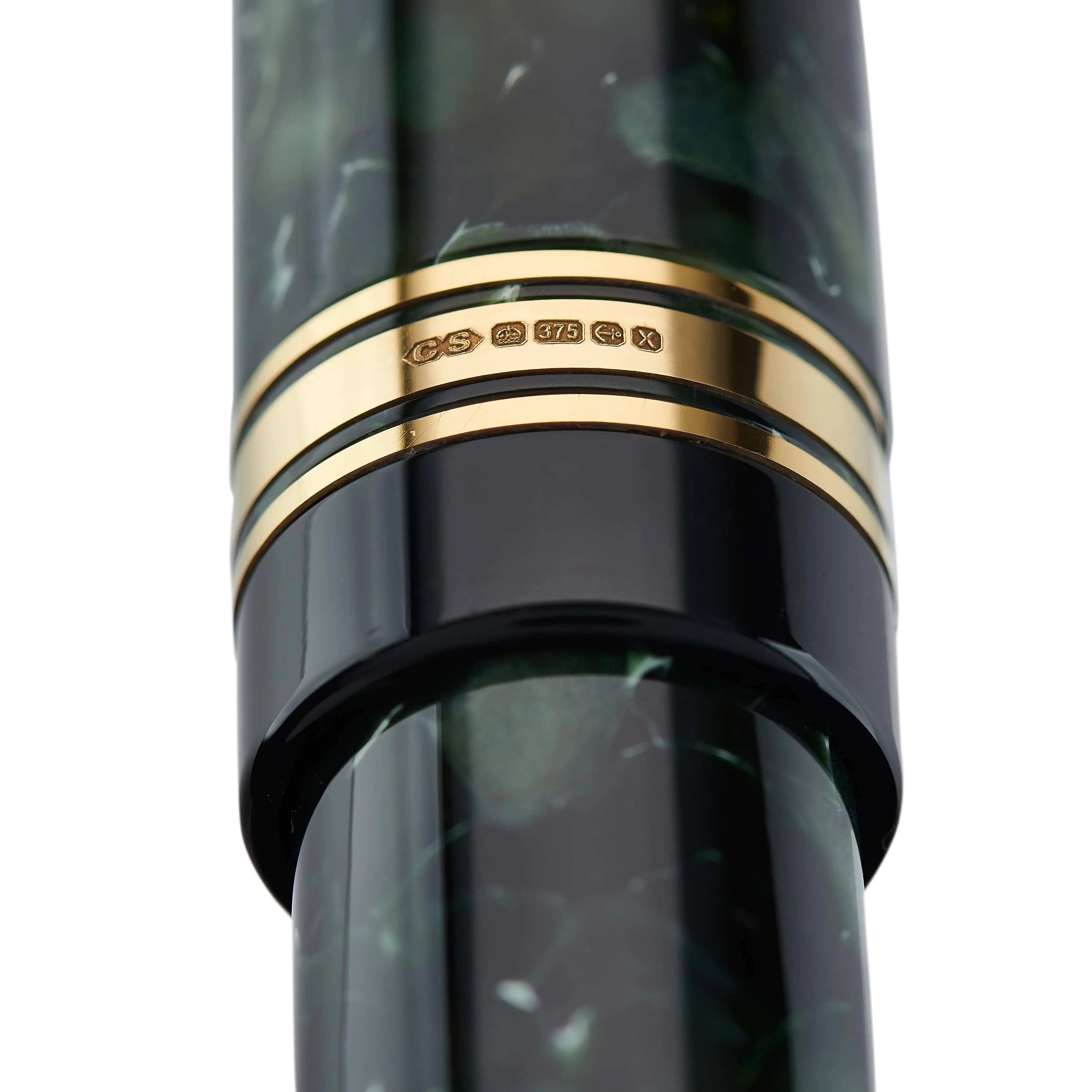 Close-up of the cap band on the Belliver Classic Green pen, showing sterling silver hallmarks
