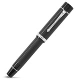 Churchill Black Chased Füllfederhalter geschlossen, ziseliertes Chevron-Muster und Chrom-Clip