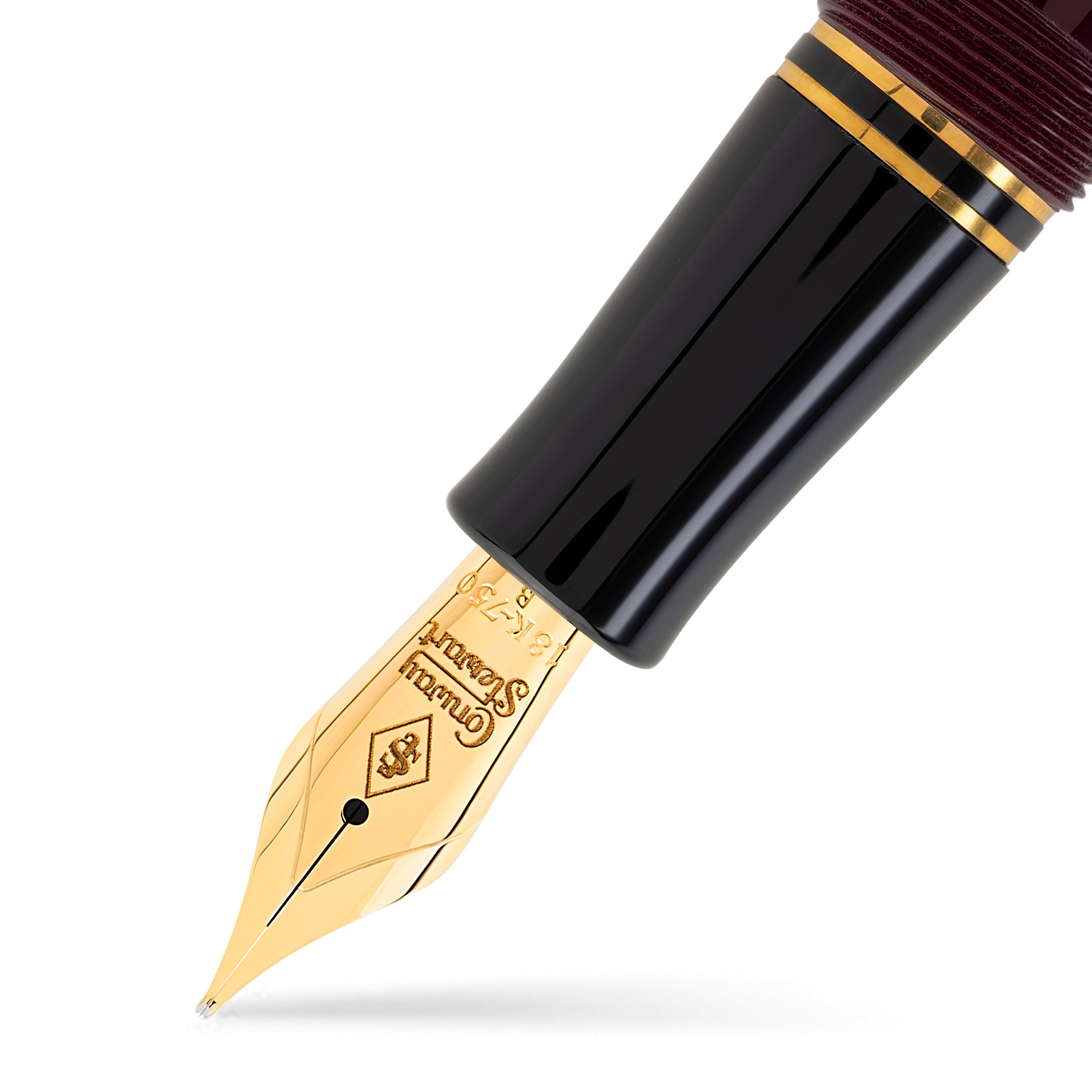 Close-up of the Churchill Bordeaux gold nib beneath the black cap and gold trim rings