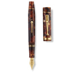 Churchill Classic Brown Lever-Fill पेन और कैप ऊपर से अलग-अलग दिखाए गए, लीवर-फिल स्पष्ट दिखाई देता है