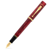 Geschlossener Churchill Red Stardust Füllfederhalter, diagonal gezeigt, glitzerndes rotes Acryl mit Goldbeschlägen
