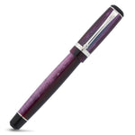 Collectors Pen Amethyst Füllfederhalter geschlossen, Rückansicht mit Blick auf silberfarbenen Clip und Kappenband