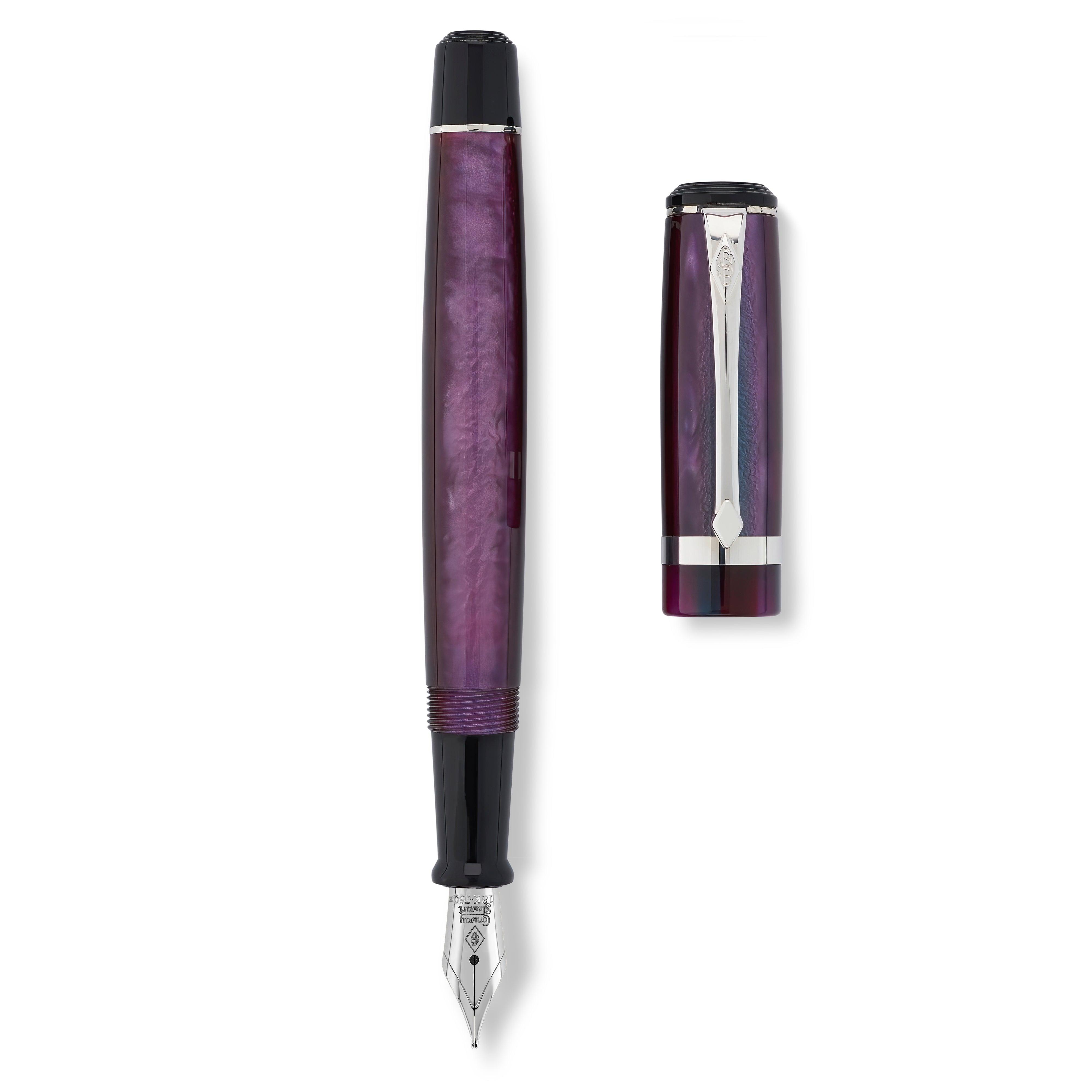Collectors Pen Amethyst Füllfederhalter und Kappe getrennt ausgelegt, von oben gezeigt