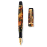 Collectors Pen Coral Green Füllfederhalter und Kappe getrennt ausgelegt, von oben gezeigt