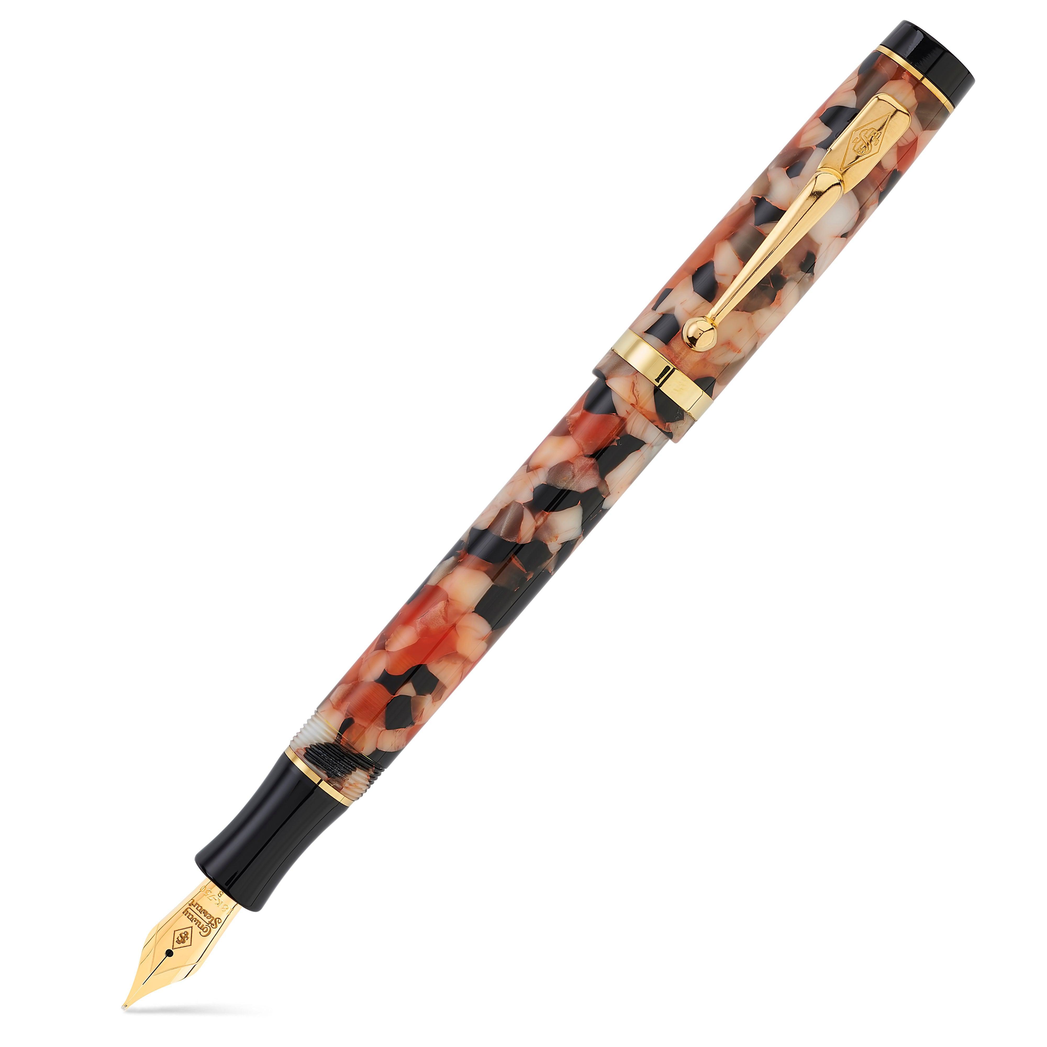 Geschlossener Duro Razor Shell Füllfederhalter, diagonal gezeigt, koralle-schwarz gesprenkeltes Acryl mit schwarzer Kappenkuppe