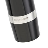 Nahaufnahme des Sterlingsilber-Punzenbands mit dem Stempel 925 auf dem Marlborough Vintage Black Ebonite Silver Füllfederhalter