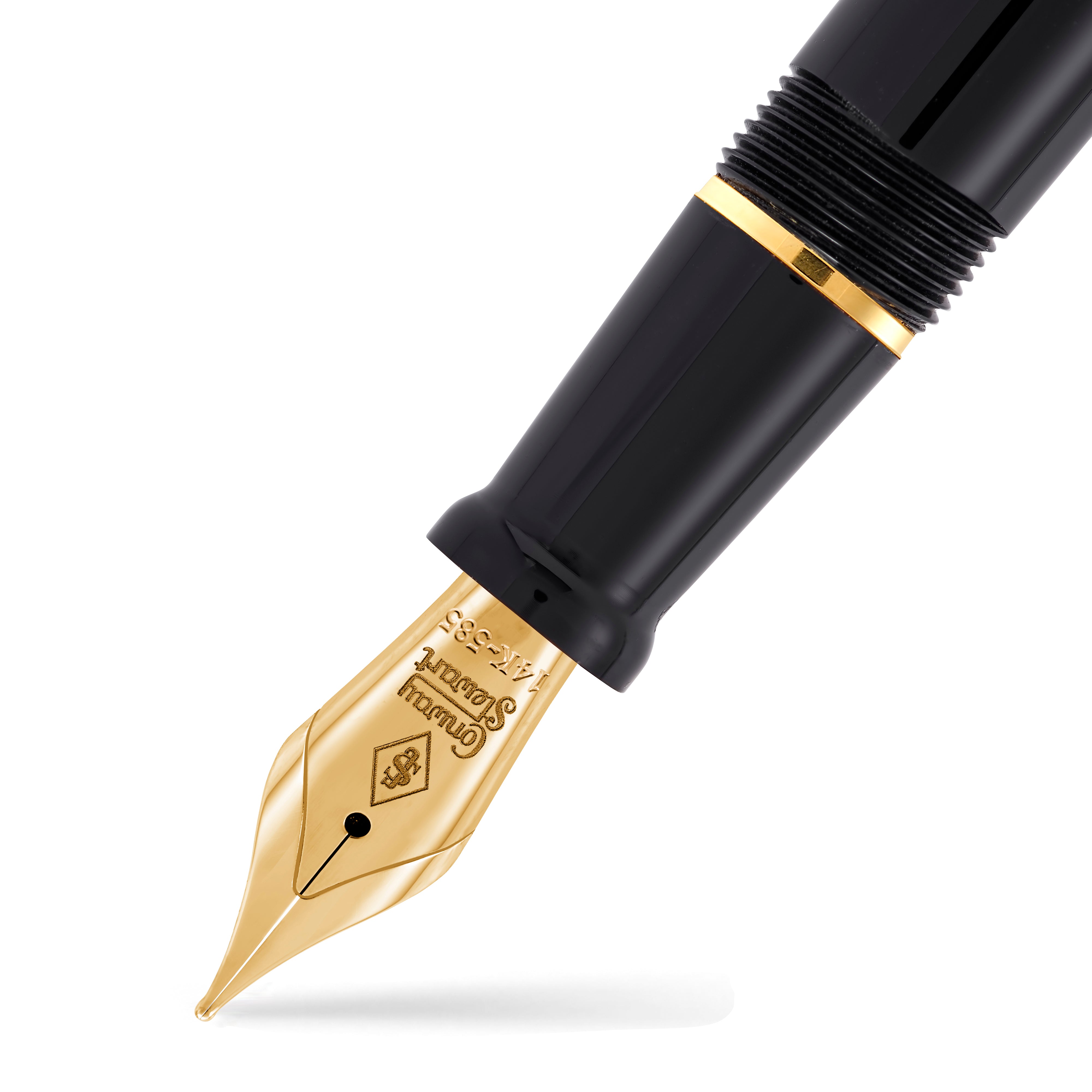 Close-up of the Series 58 Classic Black gold nib beneath the black cap and gold band