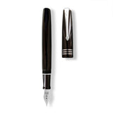 Schaft und Kappe des Conway Stewart Series 58 Classic Black Silver getrennt von oben gezeigt, silberfarbene Beschläge