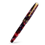 Series 58 Nebula万年筆、キャップを閉じた状態。ゴールドクリップと三重リングバンドを見せる