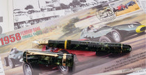 グリーンのマーブル模様のアクリル製Vanwall Pen、キャップを閉じた状態と外した状態。1958年のVanwallモータースポーツを描いたイラストの上に置かれている