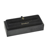 Geöffnete schwarze Conway Stewart Präsentationsbox für den Winston Cherry Red Tintenroller, leer gezeigt