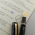 Winston Classic Green liegt auf einem getippten Churchill-Brief mit dem Stempel der Initialen W.S.C.