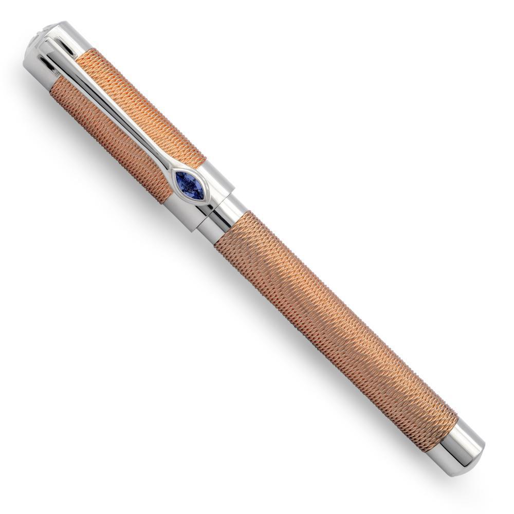 Geschlossener Jack Row Mirage in Roségold-Finish, guillochierter Schaft mit Marquise-geschliffenem Tansanit am Clip