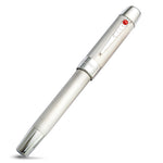 Wedding Pen mostrada en diagonal, cuerpo de plata guilloché con clip de cabujón de rubí, sobre fondo blanco