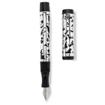 The Great Exhibition Pen geschlossen und geöffnet von oben gezeigt, Feder neben der Kappe sichtbar